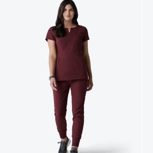 Mendelita | "Horizon" scrub top in "Sangria" color - size M